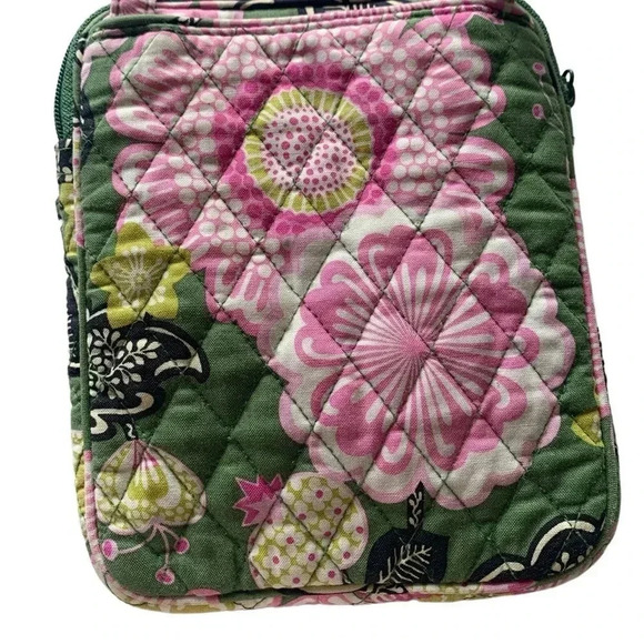 Vera Bradley Signature Printmini
Hipster Petal Paisley Retired Pattern - Picture 3 of 8